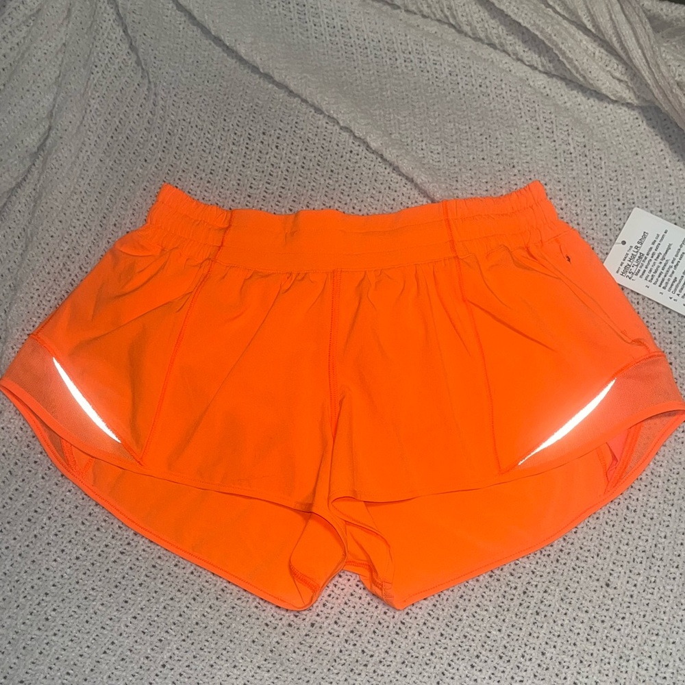 NWT Lululemon Hotty Hot LR Shorts 2.5”